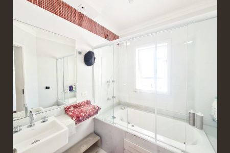 Casa à venda com 585m², 4 quartos e 4 vagasBanheiro da Suíte 2