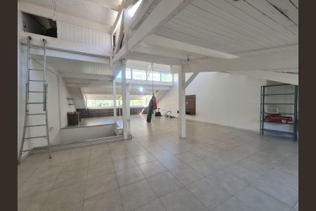 Casa à venda com 585m², 4 quartos e 4 vagasSótão