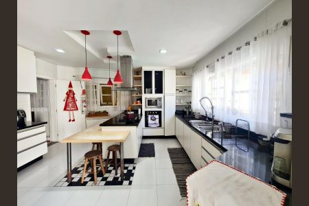 Casa à venda com 585m², 4 quartos e 4 vagasCozinha