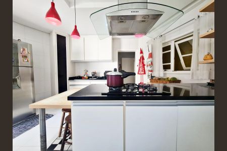 Casa à venda com 585m², 4 quartos e 4 vagasCozinha