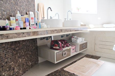 Casa à venda com 585m², 4 quartos e 4 vagasBanheiro da Suíte 1