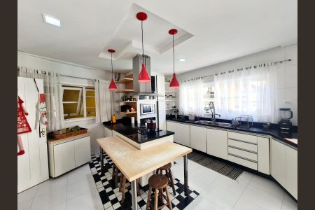 Casa à venda com 585m², 4 quartos e 4 vagasCozinha