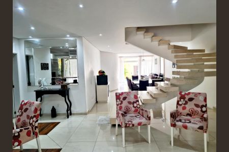 Casa à venda com 585m², 4 quartos e 4 vagasSala