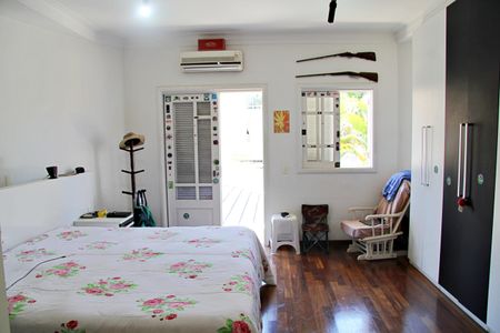 Casa à venda com 585m², 4 quartos e 4 vagasSuíte 3