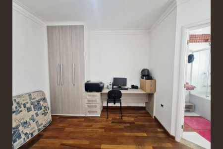 Casa à venda com 585m², 4 quartos e 4 vagasSuíte 2