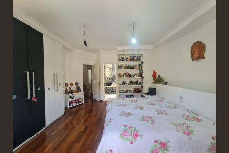 Casa à venda com 585m², 4 quartos e 4 vagasSuíte 3