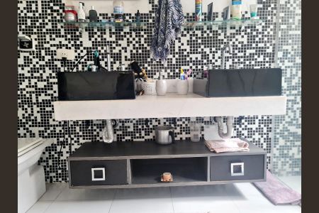 Casa à venda com 585m², 4 quartos e 4 vagasBanheiro da Suíte 3