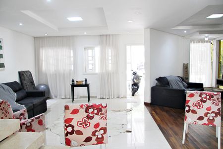 Casa à venda com 585m², 4 quartos e 4 vagasSala