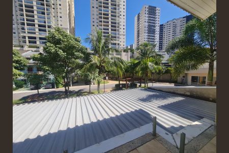 Casa à venda com 585m², 4 quartos e 4 vagasVista da Suíte 1 e Suíte 2