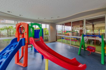 Apartamento à venda com 105m², 3 quartos e 3 vagas Apartamento à venda com 105m², 3 quartos e 3 vagasÁrea comum - Playground