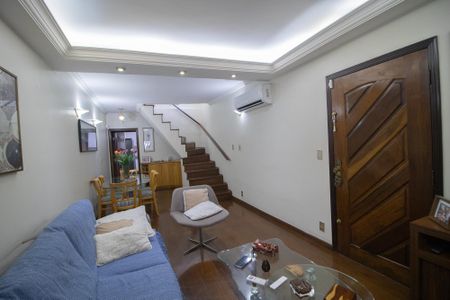 Casa à venda com 120m², 3 quartos e 2 vagas Casa à venda com 120m², 3 quartos e 2 vagasSala