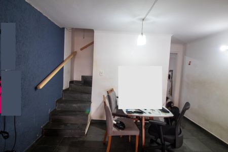 Casa à venda com 111m², 3 quartos e 1 vagaEscada