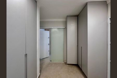 Casa à venda com 430m², 4 quartos e 6 vagas Casa à venda com 430m², 4 quartos e 6 vagasÁrea de Serviço