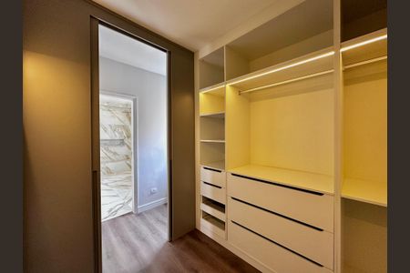 Casa à venda com 430m², 4 quartos e 6 vagas Casa à venda com 430m², 4 quartos e 6 vagasCloset Suíte 4