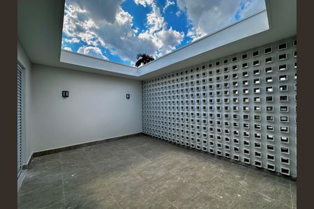 Casa à venda com 430m², 4 quartos e 6 vagas Casa à venda com 430m², 4 quartos e 6 vagasSacada Suíte 4