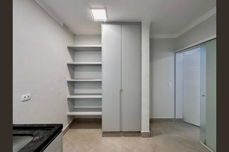 Casa à venda com 430m², 4 quartos e 6 vagas Casa à venda com 430m², 4 quartos e 6 vagasÁrea de Serviço