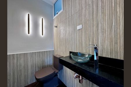 Casa à venda com 430m², 4 quartos e 6 vagas Casa à venda com 430m², 4 quartos e 6 vagasLavabo