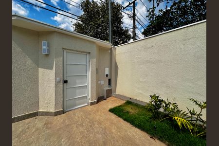 Casa à venda com 430m², 4 quartos e 6 vagas Casa à venda com 430m², 4 quartos e 6 vagasEntrada