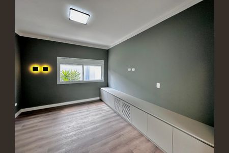Casa à venda com 430m², 4 quartos e 6 vagas Casa à venda com 430m², 4 quartos e 6 vagasSuíte 1 - Sala Íntima