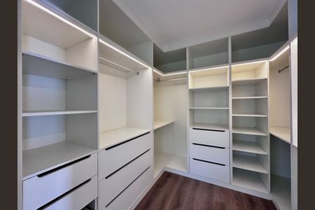 Casa à venda com 430m², 4 quartos e 6 vagas Casa à venda com 430m², 4 quartos e 6 vagasCloset Suíte 4