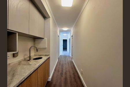 Casa à venda com 430m², 4 quartos e 6 vagas Casa à venda com 430m², 4 quartos e 6 vagasCorredor Suítes