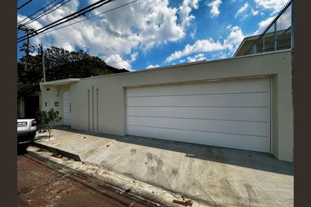 Casa à venda com 430m², 4 quartos e 6 vagas Casa à venda com 430m², 4 quartos e 6 vagasFachada