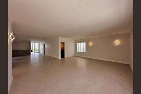 Casa à venda com 430m², 4 quartos e 6 vagas Casa à venda com 430m², 4 quartos e 6 vagasSala