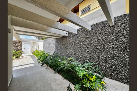 Casa à venda com 430m², 4 quartos e 6 vagas Casa à venda com 430m², 4 quartos e 6 vagasGaragem