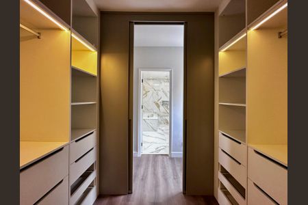 Casa à venda com 430m², 4 quartos e 6 vagas Casa à venda com 430m², 4 quartos e 6 vagasCloset Suíte 4