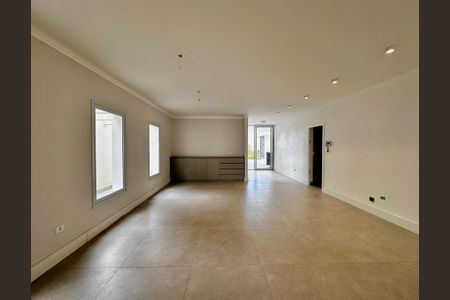 Casa à venda com 430m², 4 quartos e 6 vagas Casa à venda com 430m², 4 quartos e 6 vagasSala