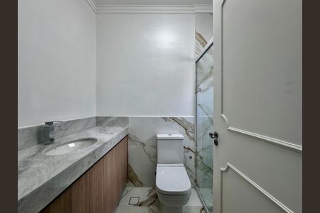 Casa à venda com 430m², 4 quartos e 6 vagas Casa à venda com 430m², 4 quartos e 6 vagasBanheiro Suíte 2