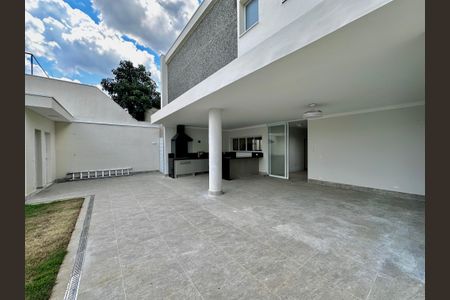 Casa à venda com 430m², 4 quartos e 6 vagas Casa à venda com 430m², 4 quartos e 6 vagasEspaço Gourmet