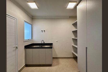 Casa à venda com 430m², 4 quartos e 6 vagas Casa à venda com 430m², 4 quartos e 6 vagasÁrea de Serviço