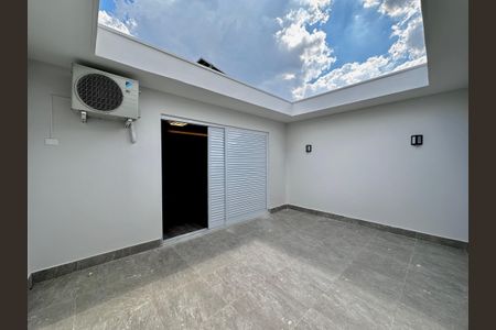 Casa à venda com 430m², 4 quartos e 6 vagas Casa à venda com 430m², 4 quartos e 6 vagasSacada Suíte 4