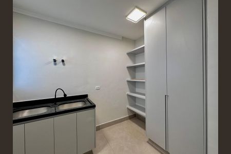 Casa à venda com 430m², 4 quartos e 6 vagas Casa à venda com 430m², 4 quartos e 6 vagasÁrea de Serviço