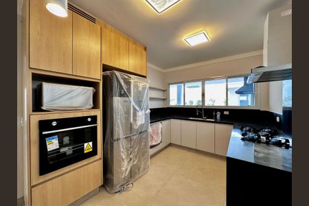 Casa à venda com 430m², 4 quartos e 6 vagas Casa à venda com 430m², 4 quartos e 6 vagasCozinha