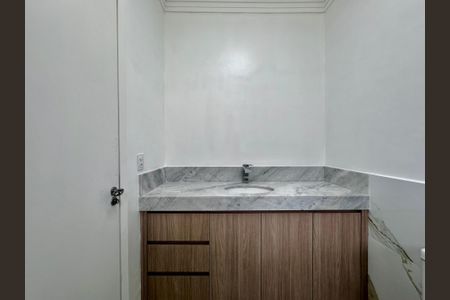 Casa à venda com 430m², 4 quartos e 6 vagas Casa à venda com 430m², 4 quartos e 6 vagasBanheiro Suíte 2