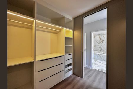 Casa à venda com 430m², 4 quartos e 6 vagas Casa à venda com 430m², 4 quartos e 6 vagasCloset Suíte 4