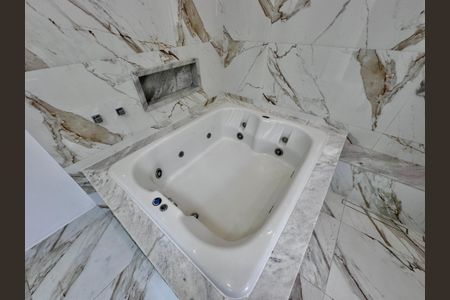 Casa à venda com 430m², 4 quartos e 6 vagas Casa à venda com 430m², 4 quartos e 6 vagasBanheiro Suíte 4