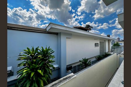 Casa à venda com 430m², 4 quartos e 6 vagas Casa à venda com 430m², 4 quartos e 6 vagasVista Suíte 1 - Sala Íntima