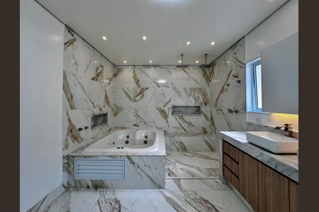 Casa à venda com 430m², 4 quartos e 6 vagas Casa à venda com 430m², 4 quartos e 6 vagasBanheiro Suíte 4