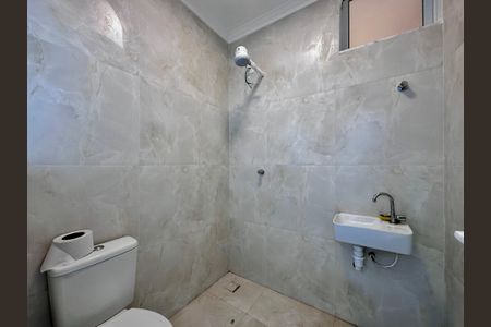 Casa à venda com 430m², 4 quartos e 6 vagas Casa à venda com 430m², 4 quartos e 6 vagasBanheiro de Serviço