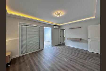 Casa à venda com 430m², 4 quartos e 6 vagas Casa à venda com 430m², 4 quartos e 6 vagasSuíte 4