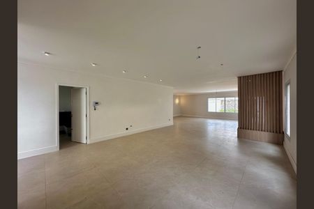Casa à venda com 430m², 4 quartos e 6 vagas Casa à venda com 430m², 4 quartos e 6 vagasSala