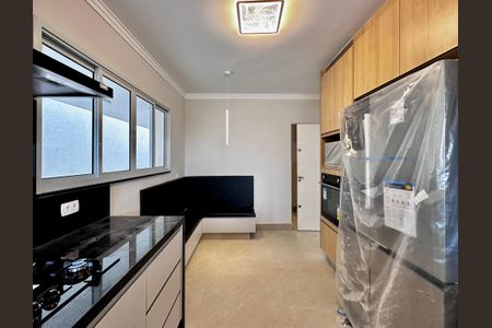 Casa à venda com 430m², 4 quartos e 6 vagas Casa à venda com 430m², 4 quartos e 6 vagasCozinha
