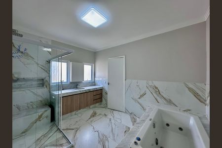 Casa à venda com 430m², 4 quartos e 6 vagas Casa à venda com 430m², 4 quartos e 6 vagasBanheiro Suíte 1