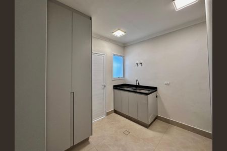 Casa à venda com 430m², 4 quartos e 6 vagas Casa à venda com 430m², 4 quartos e 6 vagasÁrea de Serviço