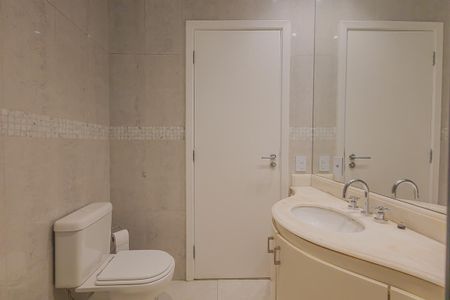 Apartamento à venda com 115m², 2 quartos e 2 vagasBanheiro da Suíte 2