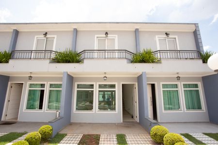 Casa de condomínio à venda com 100m², 3 quartos e 2 vagasFachada