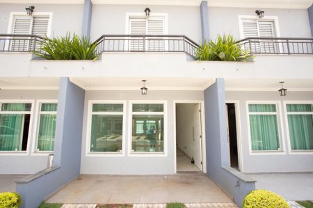 Casa de condomínio à venda com 100m², 3 quartos e 2 vagasFachada